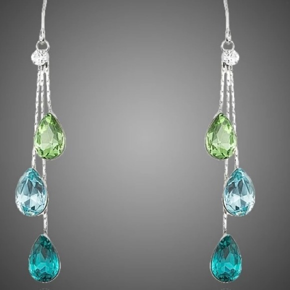 MOTHER’S DAY PRE-SALE 💐
Elegant Austrian crystal earrings - Picture 2 of 2